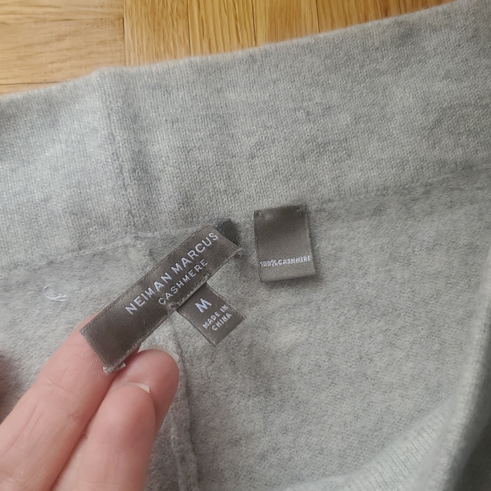 Neiman Marcus Gray 100% Cashmere Knit Classic Cropped Low Rise Lounge Pants - Picture 7 of 14